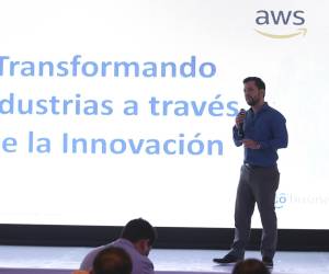 Demostración de las herramientas estratégicas de la nube presentadas en el evento “Digital Cloud Experience” por Tigo Business y AWS. Impulsando la transformación digital en el ámbito empresarial hondureño.