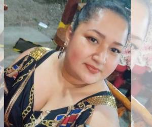 La joven mujer fue atacada por sicarios que llegaron al humilde local donde esperaba su turno para ser atendida.