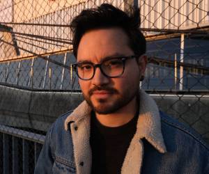 Al tener una base musical, puesto que estudió en la Escuela Nacional de Música, Pável Aguilar ha incorporado este elemento en varias de sus propuestas de arte contemporáneo.