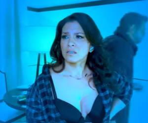 Captura de pantalla del video musical de los Derbez.