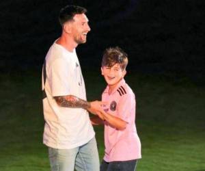 Lionel Messi sorprendió a Thiago durante su cumpleaños.