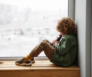 La ausencia de la figura paterna en la vida de los niños puede tener repercusiones emocionales profundas.