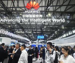 Los expertos creen que 2024 marcará el comienzo de la “era de la IA móvil”, trayendo cambios importantes en tres aspectos: la interacción humano-computadora, la producción de contenido y los terminales móviles.