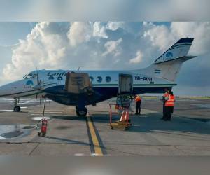 El avión Jetstream 32, con matrícula HR‑AYW, tenía capacidad para 19 pasajeros. El piloto del vuelo LNH-018 externó con un amigo la falta de mantenimiento de la aeronave.