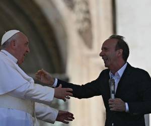 El famoso actor italiano alternó el humor y los consejos para los niños que asistieron a la Jornada Mundial de los Niños.