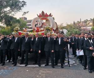 La procesión la mantienen viva los Caballeros del Santo Entierro desde su fundación en 1936.
