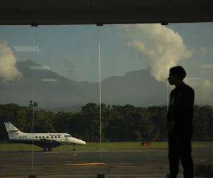 La pista del Aeropuerto Internacional Golosón de La Ceiba, está en proceso de transformación.