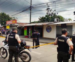 Las guías penitenciarias se encontraban almorzando en un comedor frente al complejo penitenciario de Guayaquil.