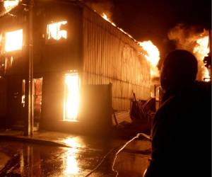 Un total de 16 personas fallecidas dejaron varios incendios forestales en el sur de Chile, en las regiones de Ñuble y Biobío, informó este domingo el ministro de Seguridad Pública, Luis Cordero.