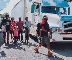 Por la aduana Las Manos al día ingresan cientos de personas.