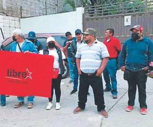 A raíz del descontento de maestros con la apertura de las escuelas, militantes de Libre se han asegurado que no hayan más protestas.