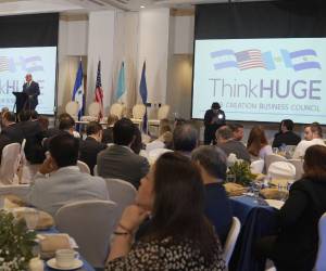 Autoridades gubernamentales, representantes del sector energético y líderes empresariales participaron en el Foro de Integración Energética del Triángulo Norte realizado en Tegucigalpa.