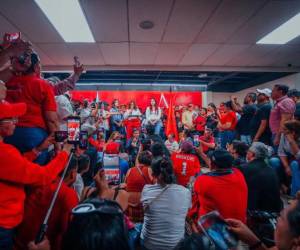 El partido de gobierno se mantiene en tercer lugar en la contienda presidencial.