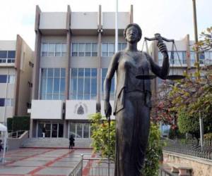 Ambos funcionarios guardan silencio pese a la polémica generada por las rotaciones.