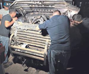 Expertos de la empresa encargada llegaron al país a inspeccionar los automotores.