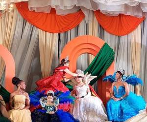 La ciudad de La Ceiba dio inicio oficial a la Feria Isidra y Gran Carnaval Internacional de la Amistad 2026 con la coronación de sus nuevas soberanas durante una gala celebrada la noche del sábado 9 de mayo.