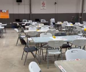 El Consejo Nacional Electoral (CNE) aseguró que el espacio físico, la logística y los mecanismos de control para el escrutinio especial ya están listos; sin embargo, hasta este domingo el proceso aún no ha comenzado, a la espera de que los partidos políticos completen el envío de sus representantes a las Juntas Especiales de Verificación y Recuento (JEVR).