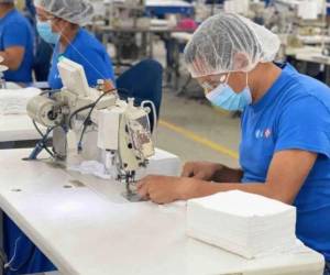 Empleados del sector maquilador demandan que les incrementen el salario debido a que lo que ganan ya no les ajusta para cubrir las necesidades básicas.