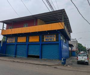 La víctima habría llegado hasta el negocio para darle mantenimiento a su vehículo.