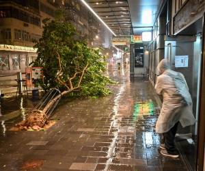 El observatorio subió la alerta a categoría nueve, que es el nivel previo antes de declarar que un tifón es un huracán.