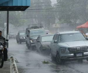 Una vaguada y una onda tropical estarán dejando fuertes lluvias esta semana, alertaron las autoridades de la Secretaría de Gestión de Riesgos y Contingencias Nacionales (Copeco).