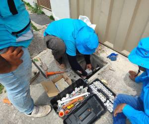 Las cuadrillas de la UMAPS realizan operativos de corte del servicio a abonados morosos, pero también de nuevas conexiones y reparaciones de contadores para eficientar el servicio potable en la capital.