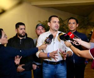 La visita de una comitiva del Congreso Nacional de Honduras a El Salvador estuvo acompañada de cinco bulos, entre imágenes creadas con inteligencia artificial y declaraciones falsas atribuidas a funcionarios de ambos países.