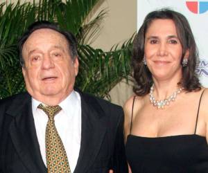 La reciente serie biográfica Chespirito: Sin querer queriendo, basada en la vida del comediante mexicano Roberto Gómez Bolaños, ha generado una ola de reacciones tras su estreno.