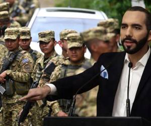 “No vamos a detenernos”: Bukele despliega 4.000 militares y policías en El Salvador