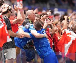 Maxime Crepeau (c) de Canadá, en un partido por los dieciseisavos de final del Mundial de la FIFA 2026.