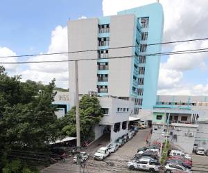 El exdirector Carlos Aguilar pretendía construir dos nuevos hospitales.