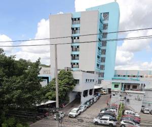 Los empleados del IHSS de barrio La Granja siguen a la espera de que se les efectúe el pago por turnicidad.