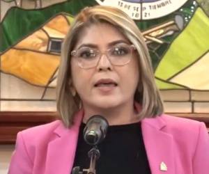 Ángelica Smith, miembro de la Comisión Especial de Diálogo, al momento de realizar la convocatoria de jefes de bancada por segunda vez.