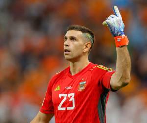 Emiliano Martínez fue el héroe de Argentina al atajar dos penales a Países Bajos en los cuartos de final.