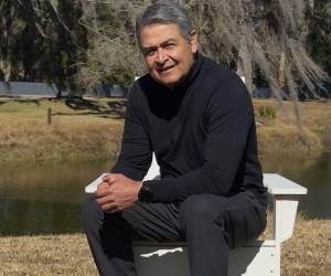 A todos ustedes que siempre están, que nunca me dejaron solo, a mis amigos de verdad: los quiero mucho, fue el mensaje de JOH.