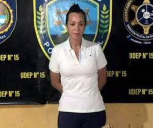 La exviceministra Doris Mendoza acudió ante las autoridades para responder por la muerte de Kelvin Daniel Carías.