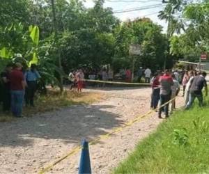 A orilla de la calle y en una vía solitaria quedó el cuerpo de María Concepción del Cid (68). Vecinos alertaron a las autoridades, quienes llegaron hasta el lugar.