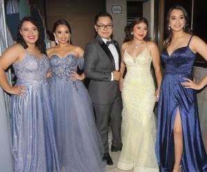 Miaa Flores, Arianne Múnoz, Francisco Ordónez, Ashlee García y Valeria Pineda.