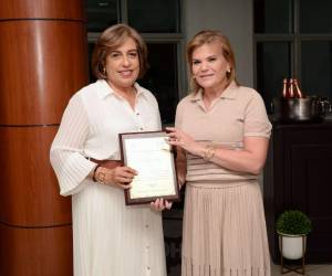 Anabel Gallardo y Aline Flores.