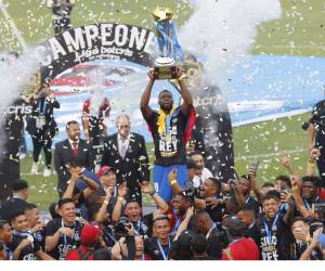 En el reciente torneo Clausura 2023/2024, Olimpia ganó su tercer tetracampeonato y la copa número 38 en la Liga Nacional de Honduras.