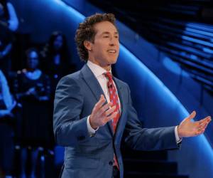 Osteen pidió oraciones para superar juntos la tragedia.