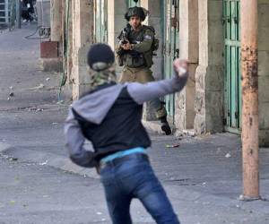 En la conversación telefónica con Abas el viernes, Blinken reafirmó “aún más” el compromiso estadounidense “con una solución de dos estados”, dijo el departamento de Estado en un comunicado.