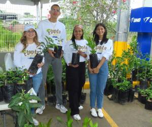 <i>La estación de servicio UNO El Molino en Tegucigalpa se llenó de vida y entusiasmo durante el lanzamiento de la campaña “Planta un árbol con UNO.</i>