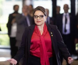 La mandataria hondureña se unió al dolor de los familiares de las víctimas que perdieron la vida en el accidente en Copán.