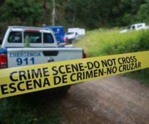 Autoridades policiales se desplazaron hasta el lugar para acordonar la escena el crimen.