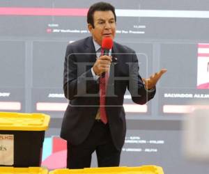 Nasralla aseguró que tendrá ‘aproximadamente 30,000 votos de ventaja’ y pidió paciencia.