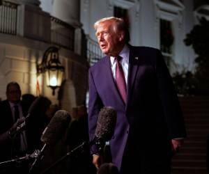 Los nuevos archivos incluyen varias menciones a Trump, quien ha tratado de distanciarse lo máximo posible de Epstein y sus crímenes.