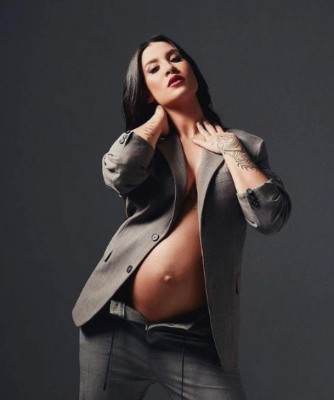 'Influencers' aseguran que no le asignarán género a su bebé para que lo elija al crecer