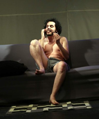 Luchas indistintas en 'La voz humana”