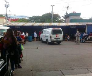Actualmente, los familiares de los pacientes no cuentan con una sala de espera adecuada en el Hospital Escuela Universitario.